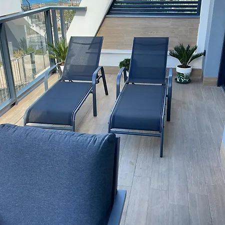 Gran Alcant Iconic Riki Apartment *